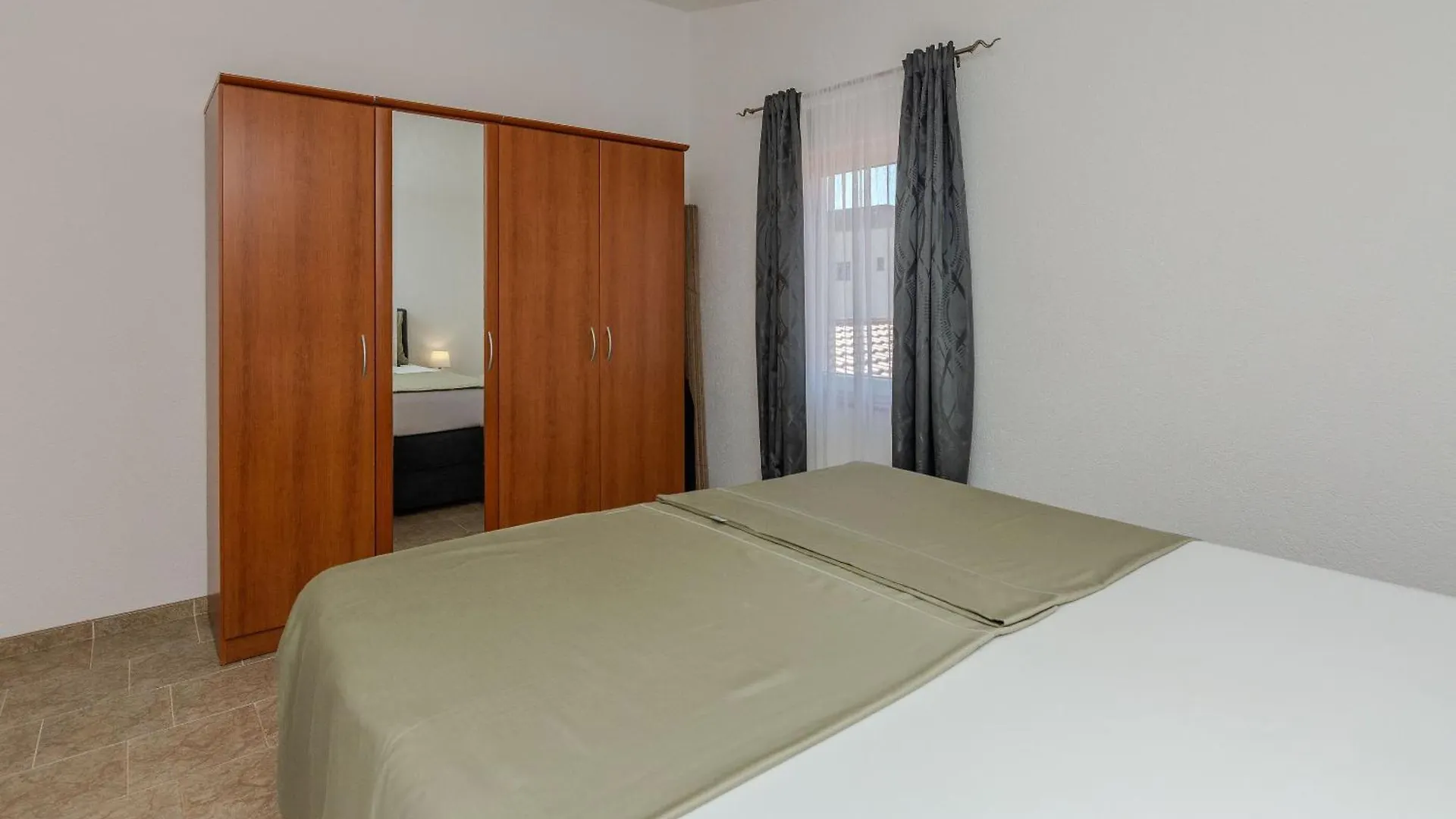 Apartments Tukara Vir