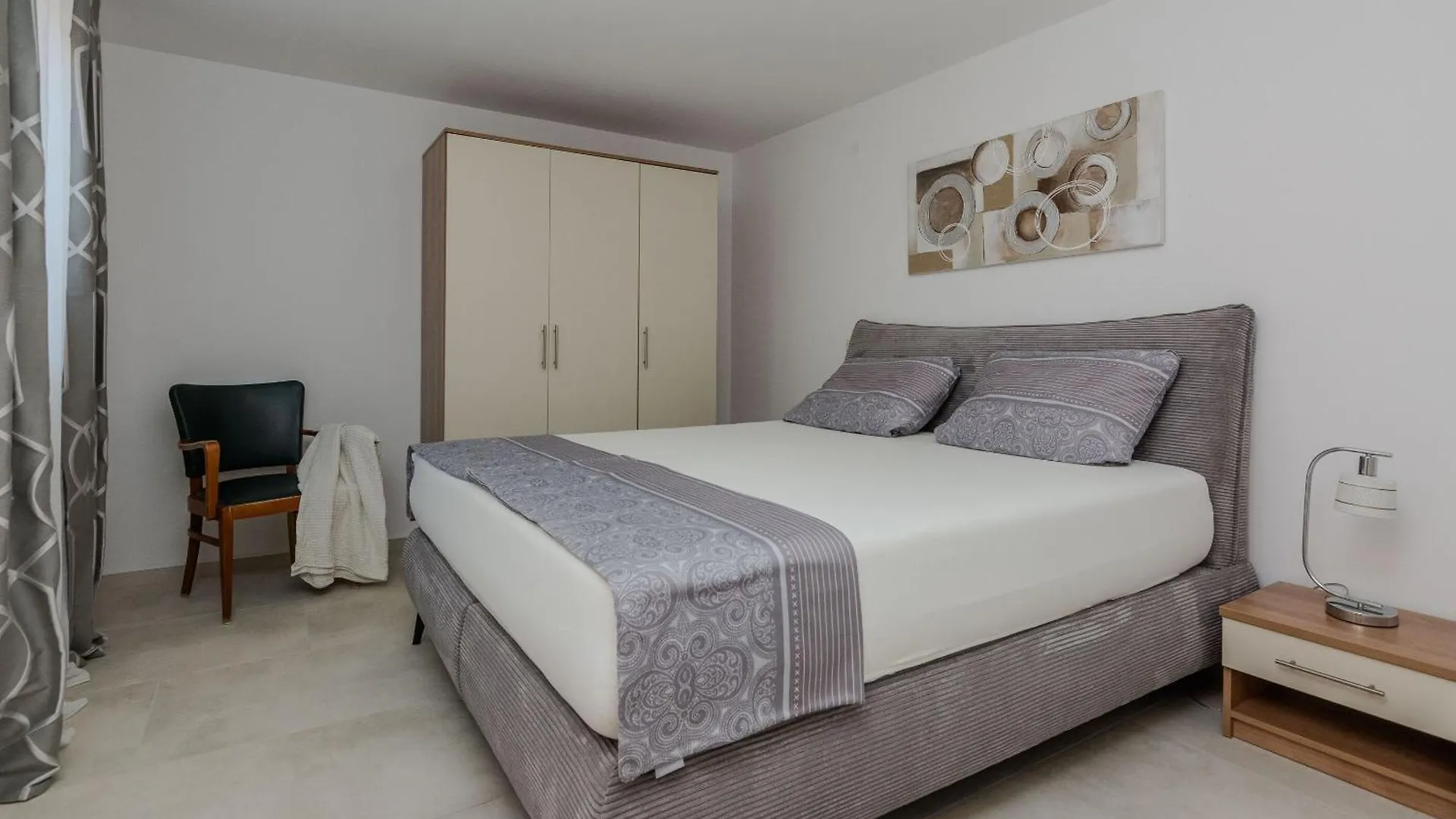 Apartments Tukara Vir 0*,